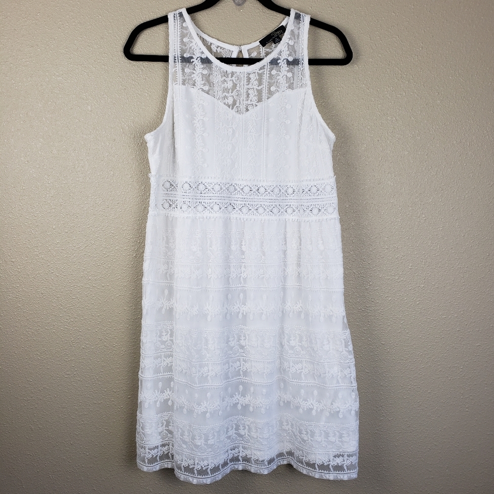 Suzanne Betro White Lace Dress